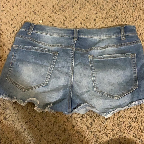 Shorts - Picture 2 of 3